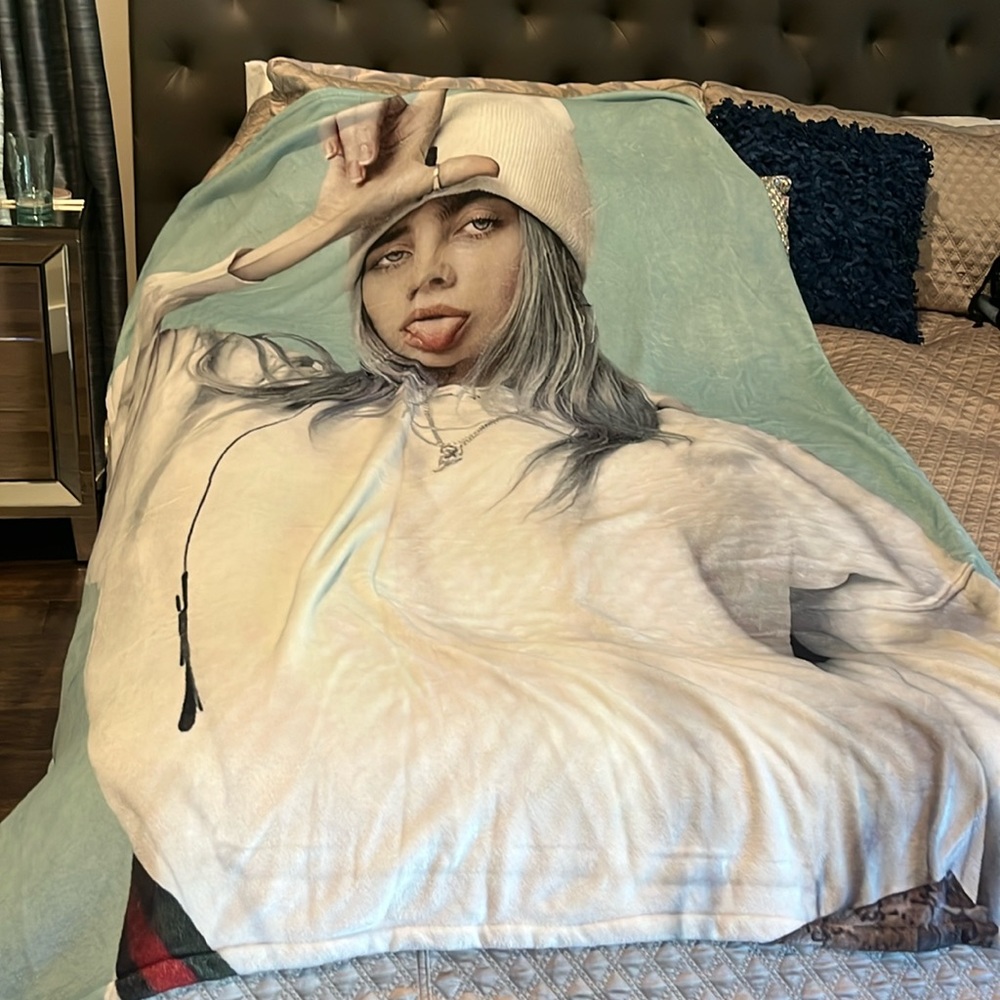 Billie Eilish Like new hard to find plush blanket